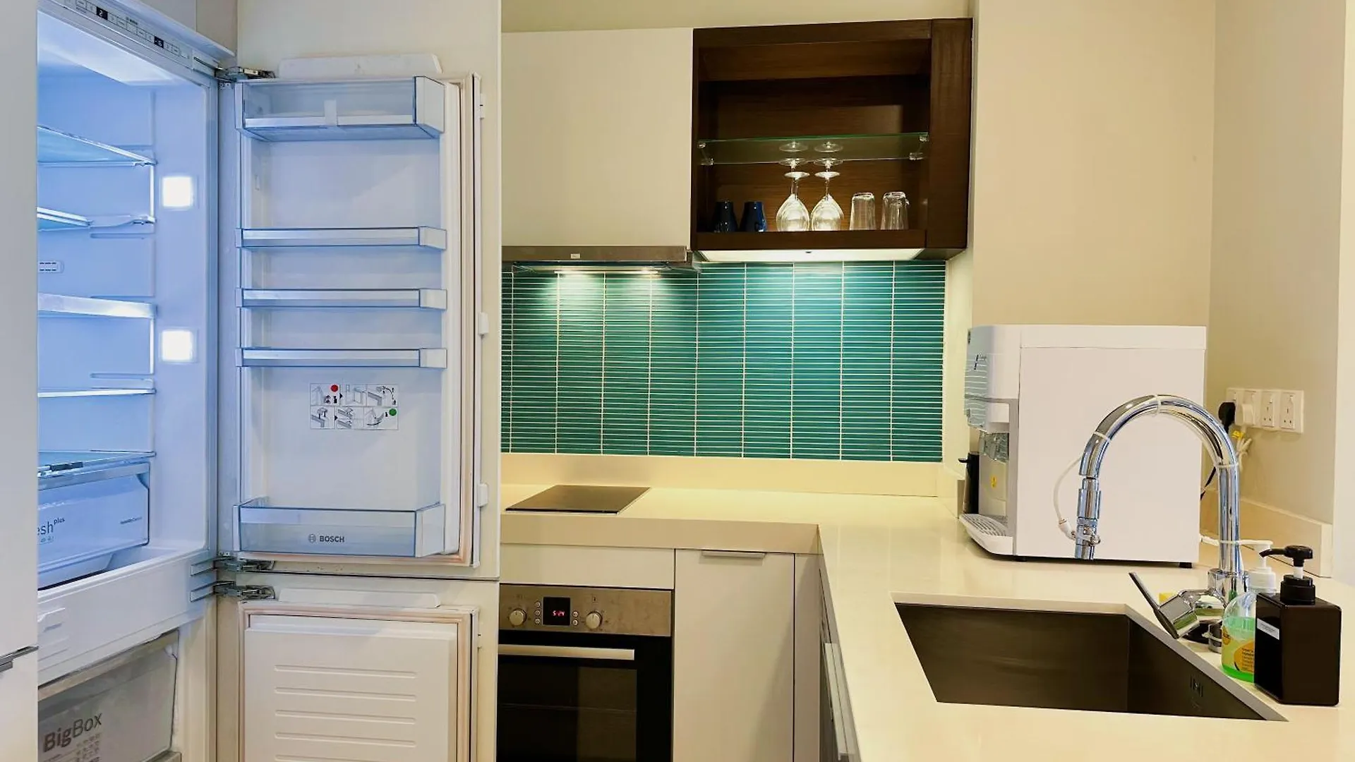 ゲストハウス Tropicana Residence Kuala Lumpur By Collective Haus